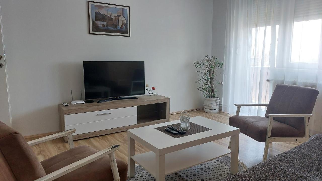 Apartman Centar スレムスカ・ミトロヴィツァ エクステリア 写真
